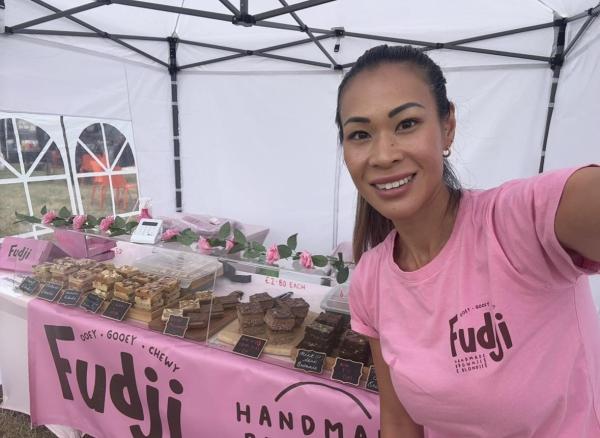 Stall holder Fudji