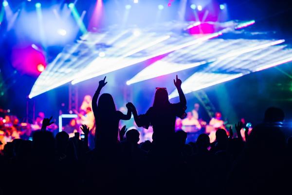 the audience in sillhouette