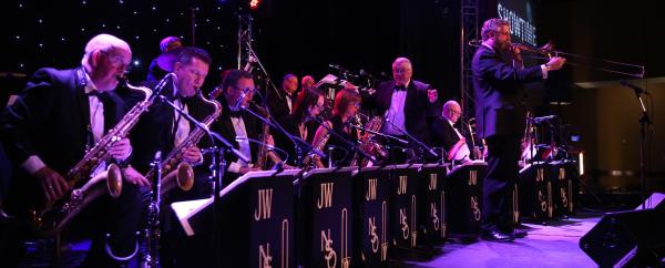 Big Band and vocal trio