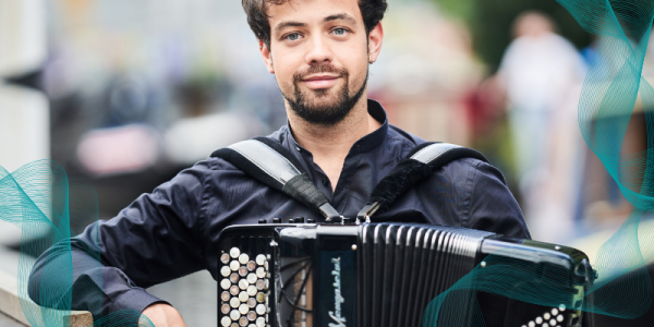 samuele telari playing the accordion