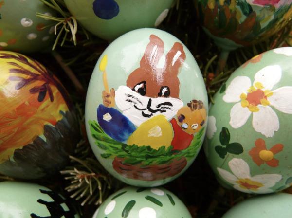 An image of a painted Easter egg