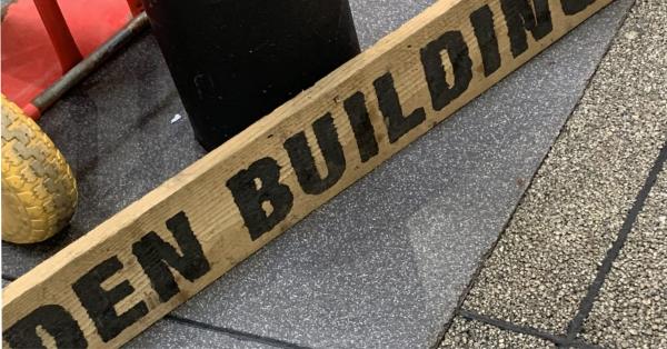 Den building sign