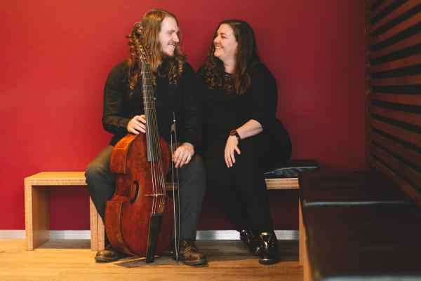 Xander Baker with Viola da gamba sitting on the left. Sofia Pedro sitting on the right.