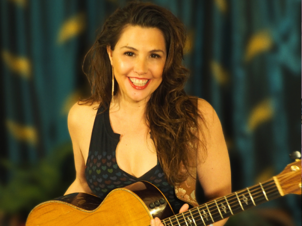 Press shot of Sara Petite holding her guitar.