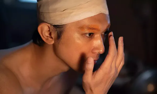 A still from "Kokuhu"