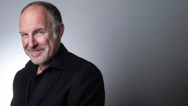 Simon Evans: Is Staring At The Sun