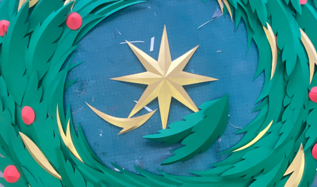 An image of a paper Christmas wreath.