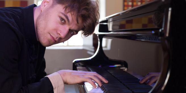 Leeds' Pianist and Rising Star, Ellis Arey