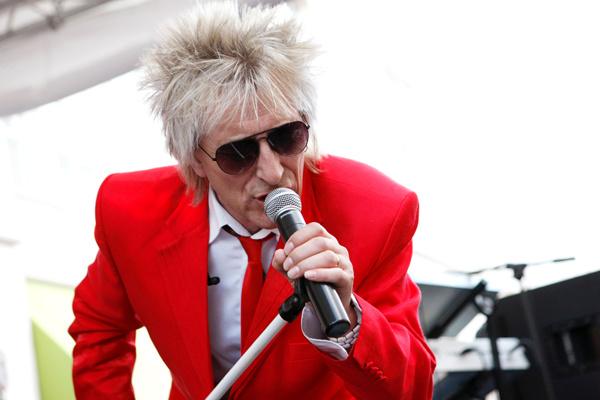 Garry Pease as Rod Stewart