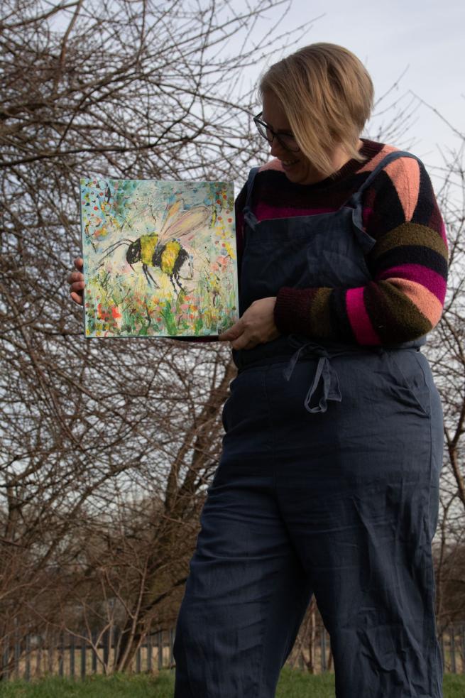 Join me on Saturday 11th January 11-2pm at Pudsey Wellbeing Centre, 23 Robin Lane, Pudsey, LS28 7BR for a fun filled 'How to paint a bee'  workshop. This will be a fun, creative session learning how to paint a bee on canvas We will use print making and various mark making techniques to create a fun background and then learn to paint the bee design. Workshop tickets and gift vouchers make the perfect gift for Christmas. 