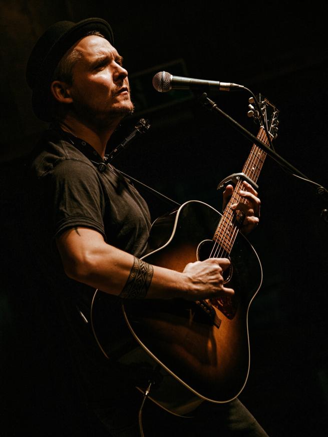 Sean Taylor playing acoustic guitar