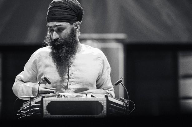 Man playing the santoor