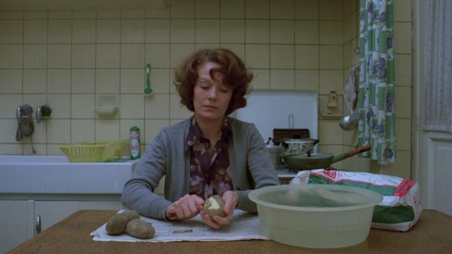 Jeanne Dielman peeling potatoes