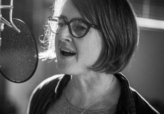 An image of Karine Polwart singing into a studio microphone