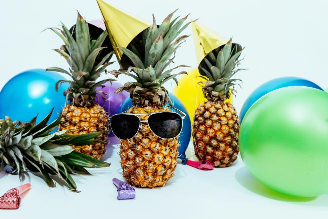 Pineapples in sunglasses