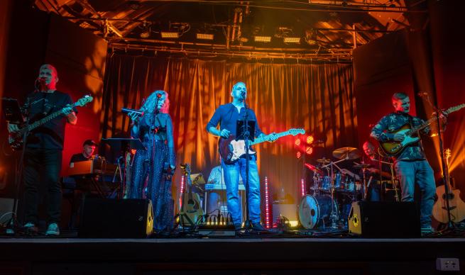 A Pink Floyd Tribute band are on stage performing live, sit back and Shine on You Crazy Diamond... 