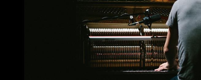 Person playing the piano