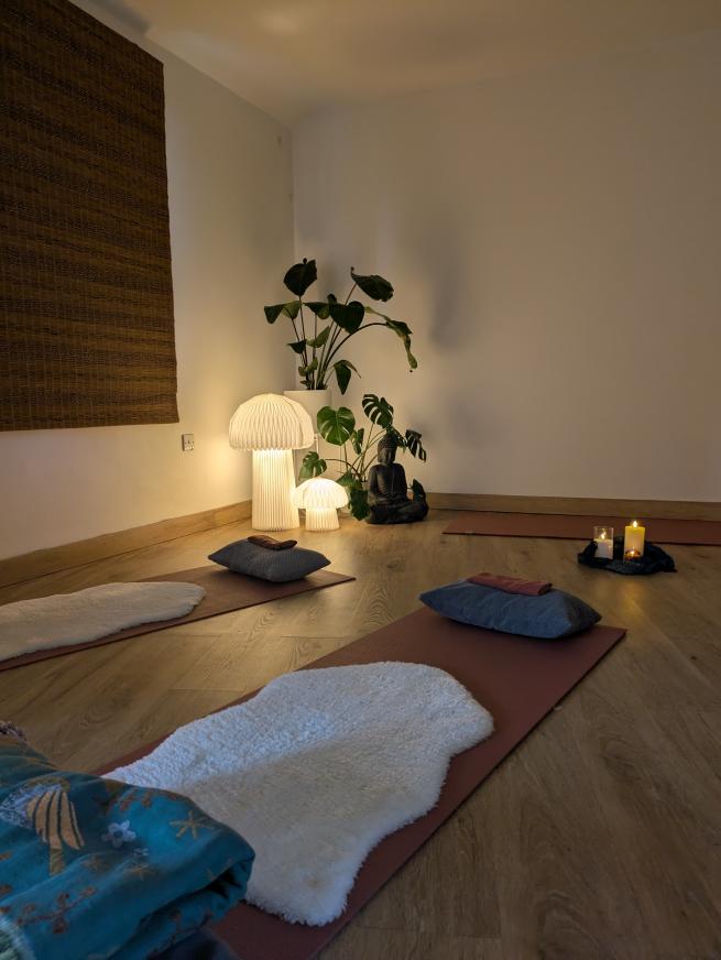 Cosy yoga mats with soft lighting and plants in a yoga studio