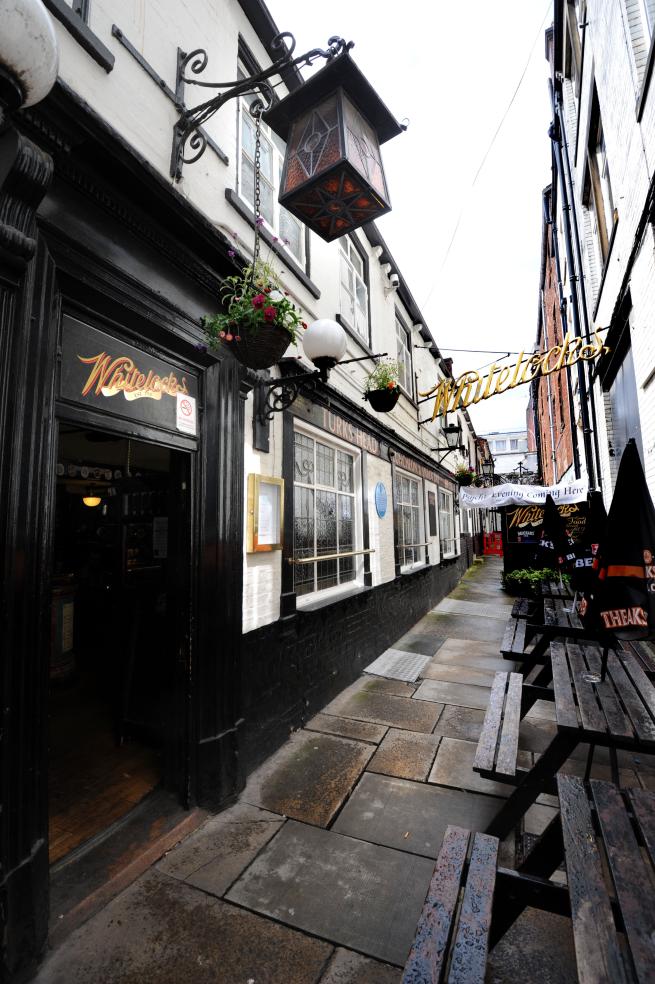 Whitelocks pub in Leeds