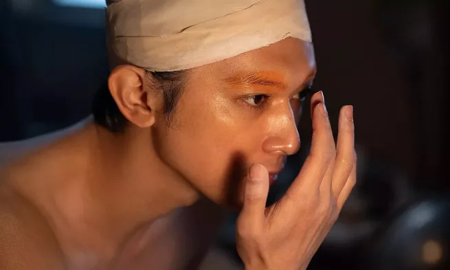 A still from "Kokuhu"