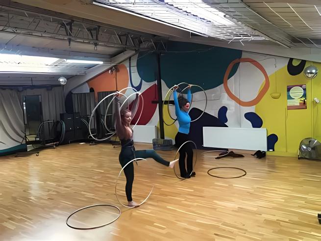 Sharing skills and ideas with other performers