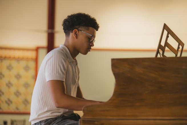 Leeds based pianist Keano Ritchie playing on the Leeds Piano Trail.