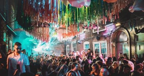 Adjacent to Fibre and running almost the entire length of the historic street of the same name, Queens Court occupies a large and spacious area of this ancient warehousing district and is home to The Loft nightclub.

A private and unique cobbled courtyard area offers outside drinking and dining from the venue's revamped menu which takes in a cross section of internationally inspired cuisine. Friendly waves and gestures can also be exchanged with punters from very close neighbour Fibre as patrons of both…