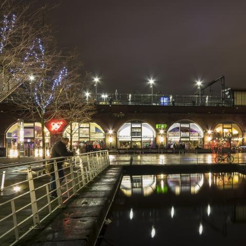 Granary Wharf, just a five minute walk from Leeds city centre, is the ideal beauty spot to spend a few hours outside and enjoy the picturesque waterside setting. Strolling down to the area from the canal side, you can enjoy the ambience of this stunning area with cobbled bridges and the original working locks of the waterways. Enter either from Water Lane, Holbeck, over the bridge and down the steps around our striking Candle House residential building or over the sparkling new footbridge approach from…