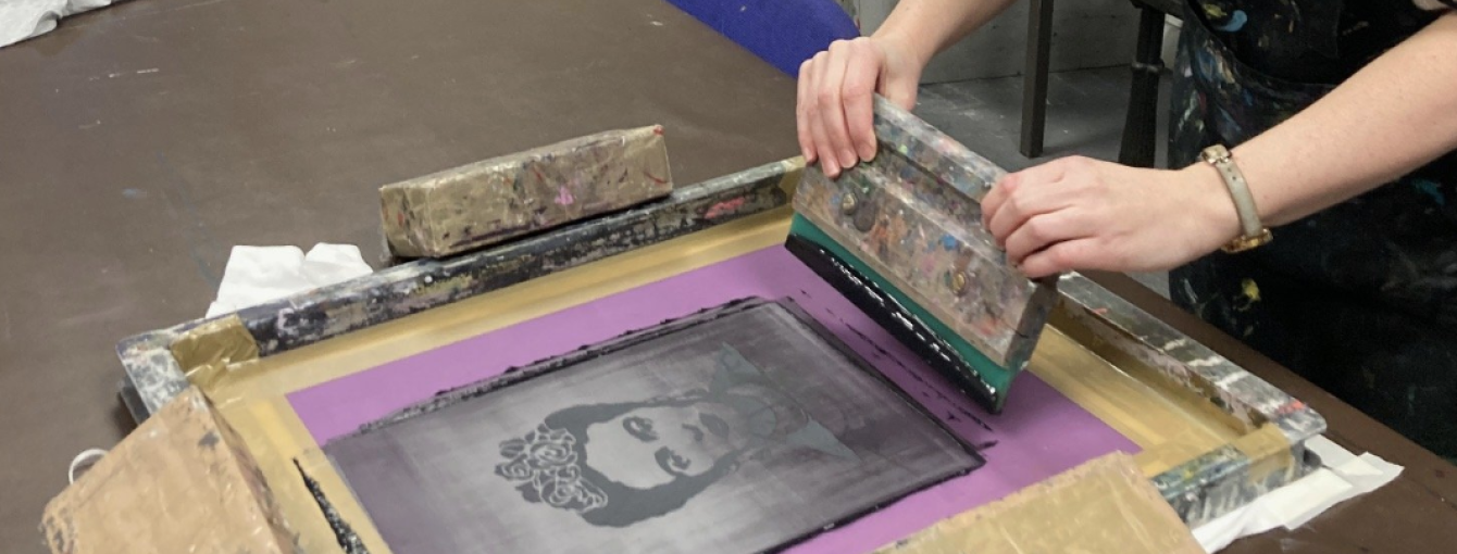 An image of Frida Kahlo being screen printed on to a t-shirt